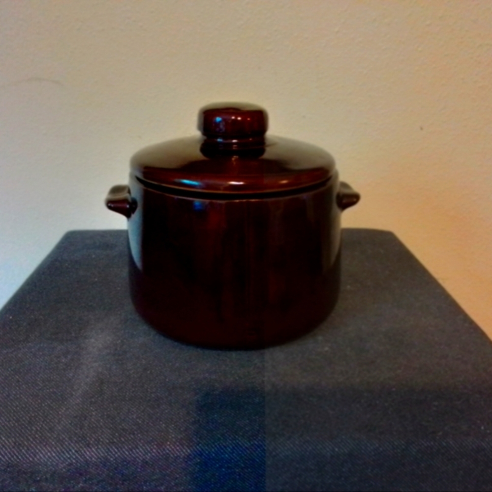 VTG Westbend Beanpot 2 Qt. Stoneware